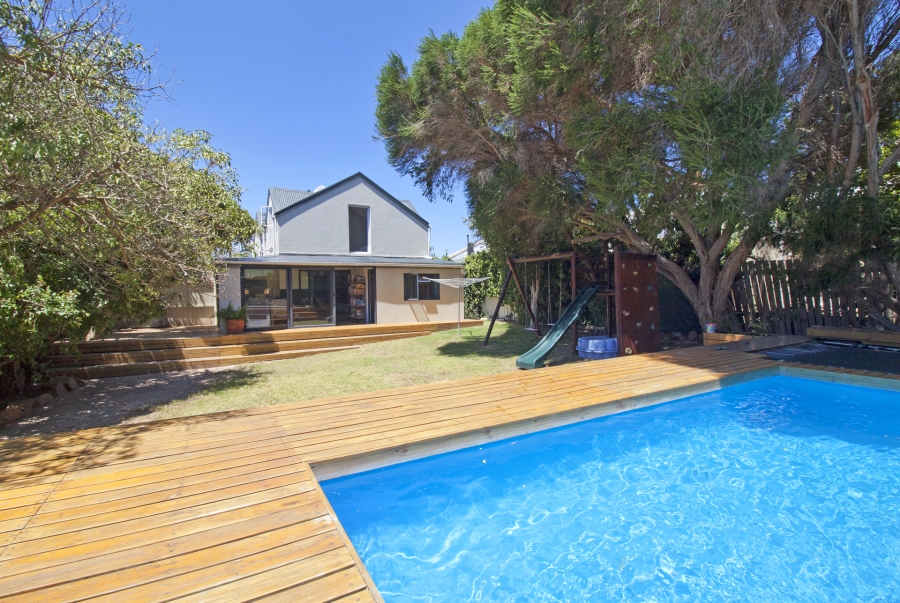 4 Bedroom Property for Sale in Milkwood Park Western Cape